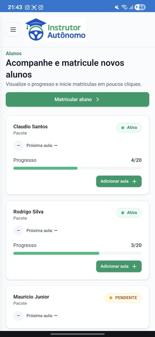 Painel de controle e gestão de alunos e contratos no celular